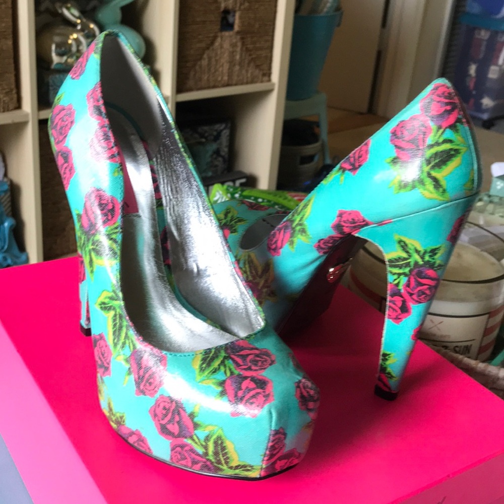 Betsey Johnson Meeeva Pumps! Worn once!